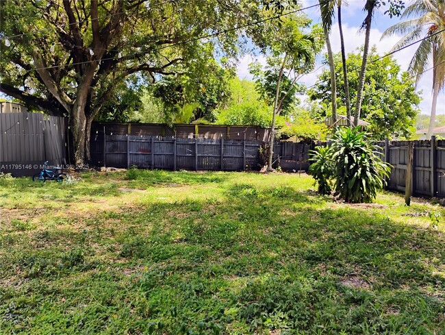 Building Photo - 252 S Biscayne River Dr