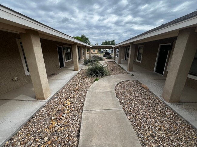 Building Photo - 1101 W 15th St