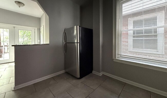 Building Photo - 459 Winona St