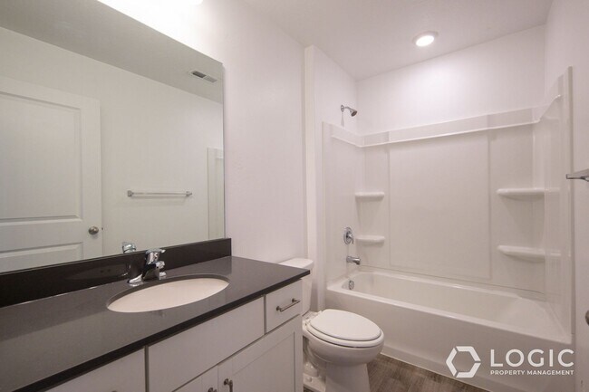 Building Photo - Gorgeous Row End Townhome!