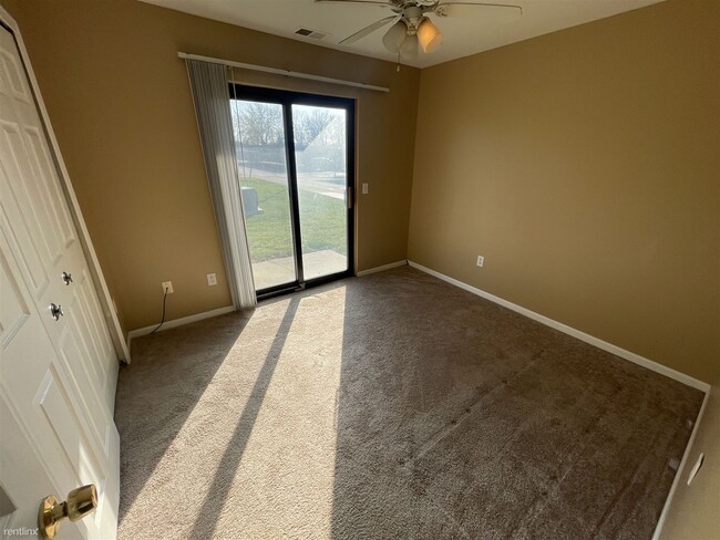 Building Photo - 2 br, 1 bath Condo - Martin Orchards Condo...