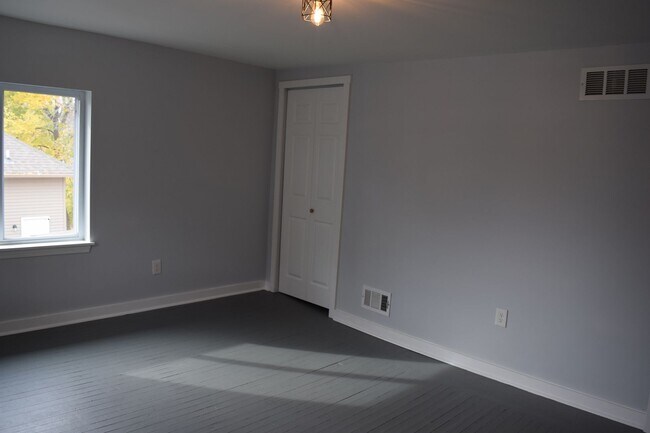 Building Photo - 315 Voorheis St