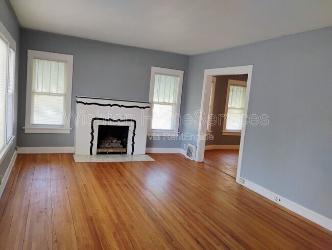Building Photo - 159 W Locust St