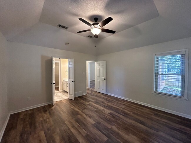 Building Photo - Bartlett Home Near Neighborhood Park! Minu...