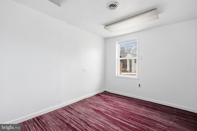 Building Photo - 7909 Oxford Ave