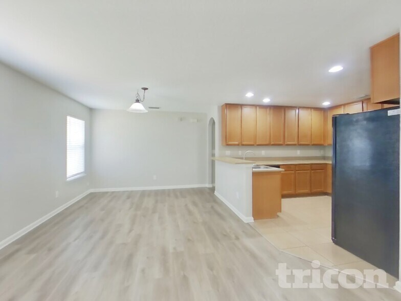 Building Photo - 656 Sunny Stroll Dr