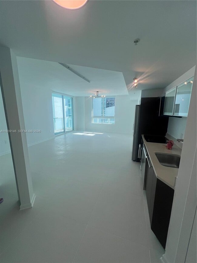 Building Photo - 1900 N Bayshore Dr