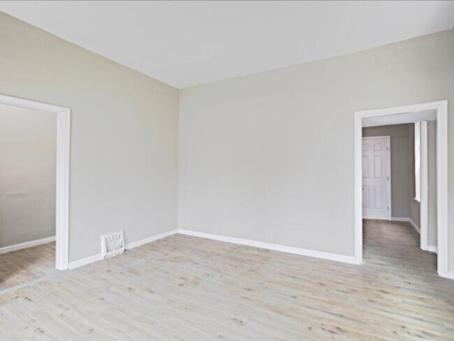Building Photo - Welcome to 6730 Vermont!