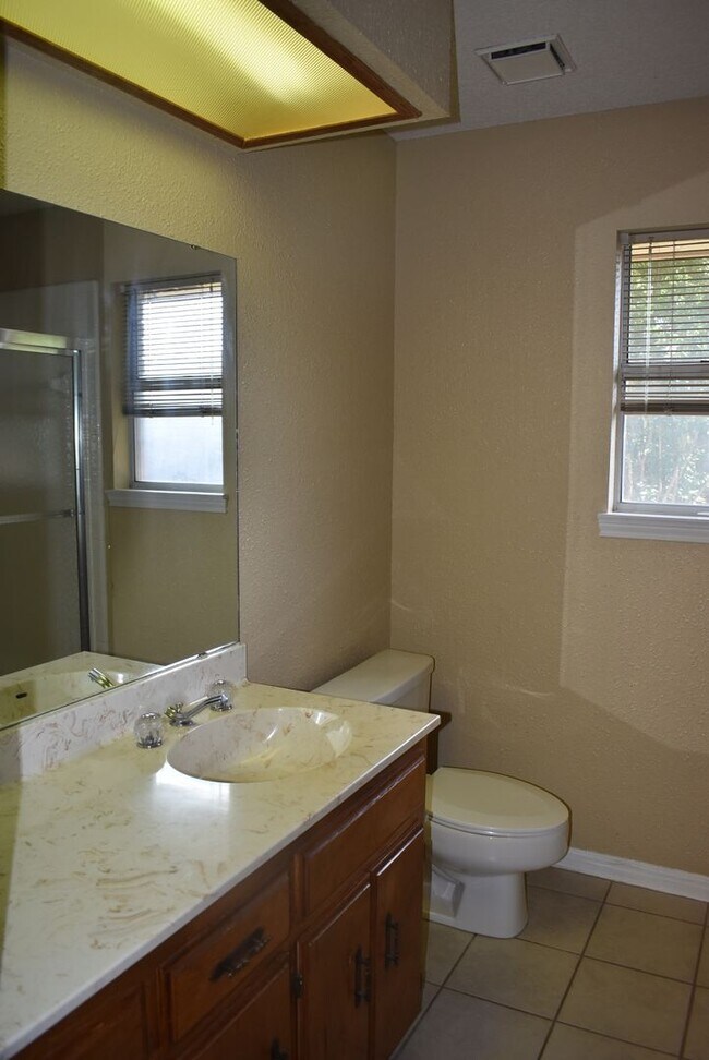 Building Photo - 3 Bedroom in Copperas Cove Established Neighborhood!