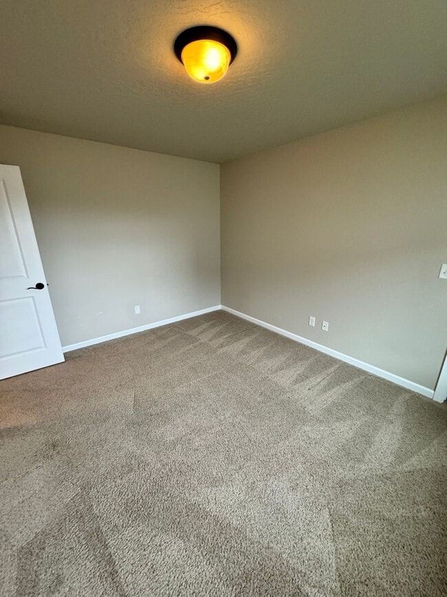 Building Photo - Beautiful 4-Bedroom, 3-Bathroom Home with ...