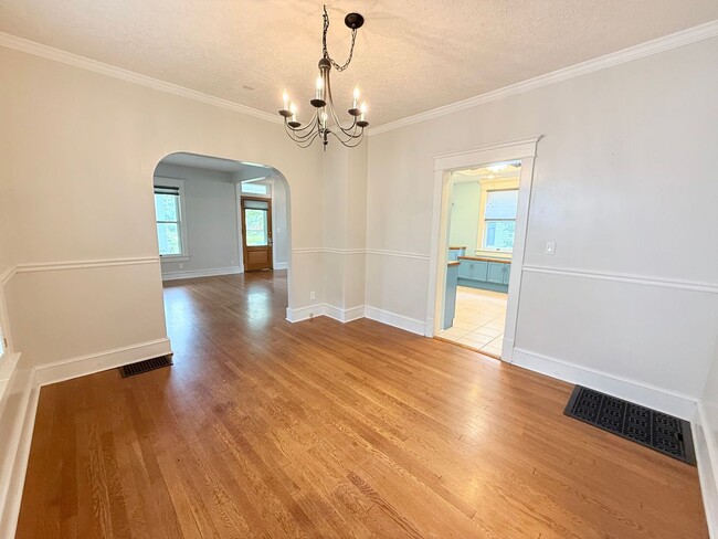 Building Photo - Spacious 3-Bedroom Home with Modern Comfor...