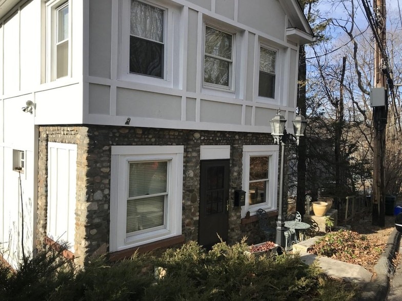 Primary Photo - 20 Ridge Rd