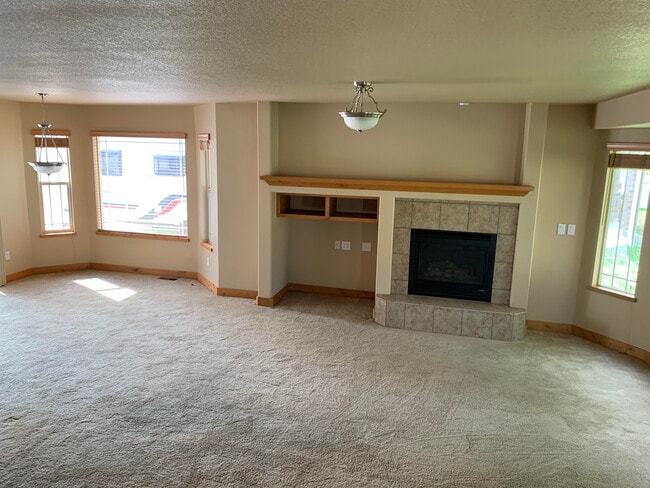 Building Photo - 648 Callisto Dr