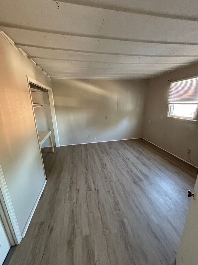 Building Photo - 1361