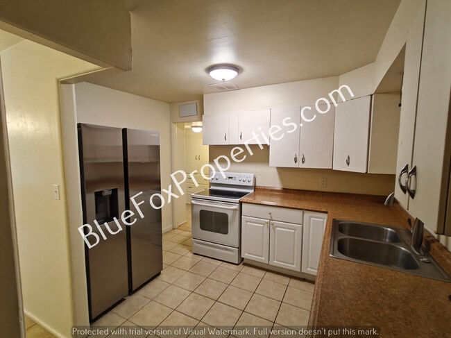 Building Photo - 907 E Weymouth St