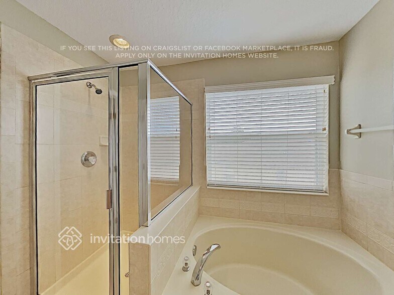 Building Photo - 16138 Bridgepark Dr