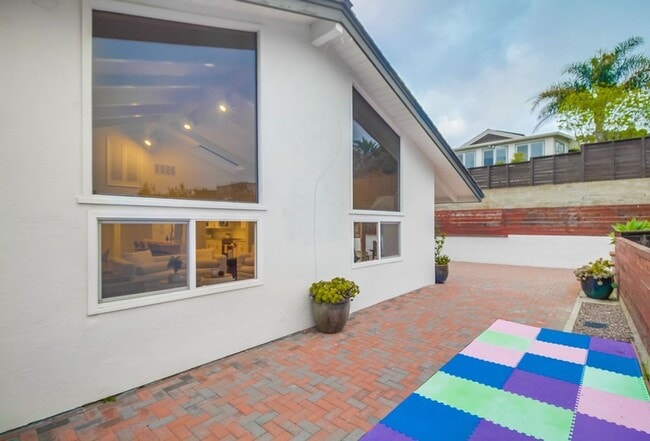 Building Photo - Beautiful house in heart of Point Loma