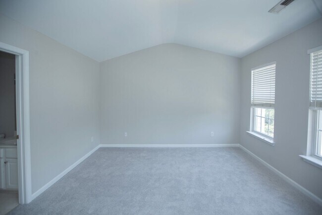 Building Photo - 102 Chandler Chase Ct