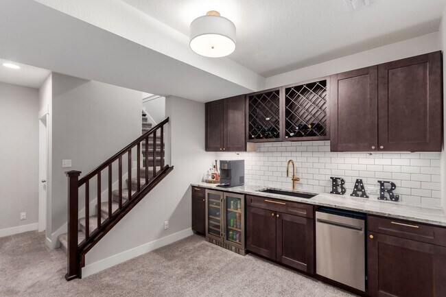 Building Photo - 4BD, 3.5BA Northfield Home with Finished Basement and 2-Car Garage