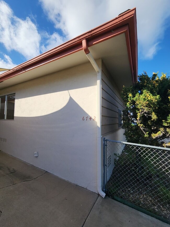 Building Photo - Single-Level La Mesa Home, Updated Interiors, Private Outdoor Space & Garage