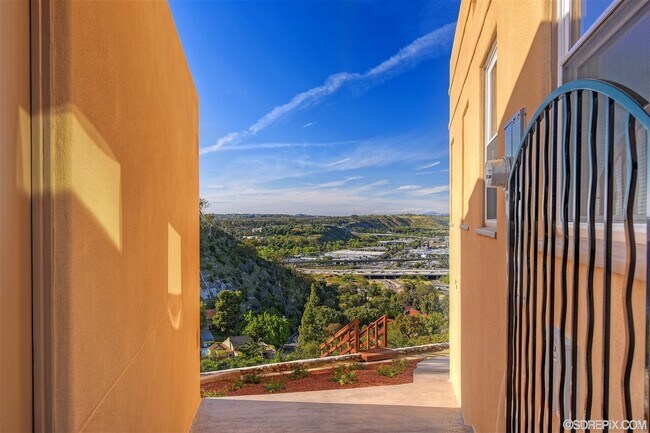 Building Photo - Modern 2 bedroom 2 bath home in Kensington Heights!