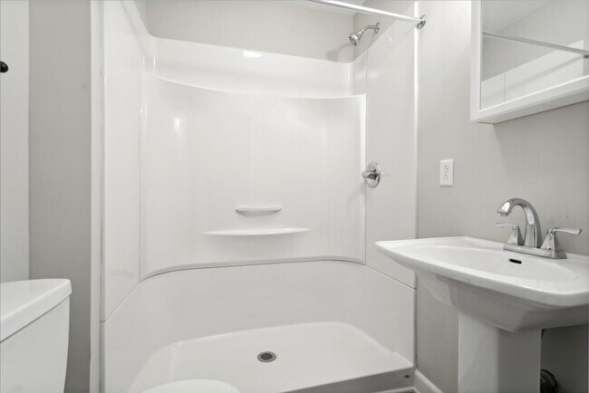Building Photo - 4BR Historic Yorktown Home | Updated Kitchen & Baths | Near Yorktown Beach
