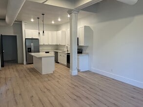 Building Photo - 311 Main St