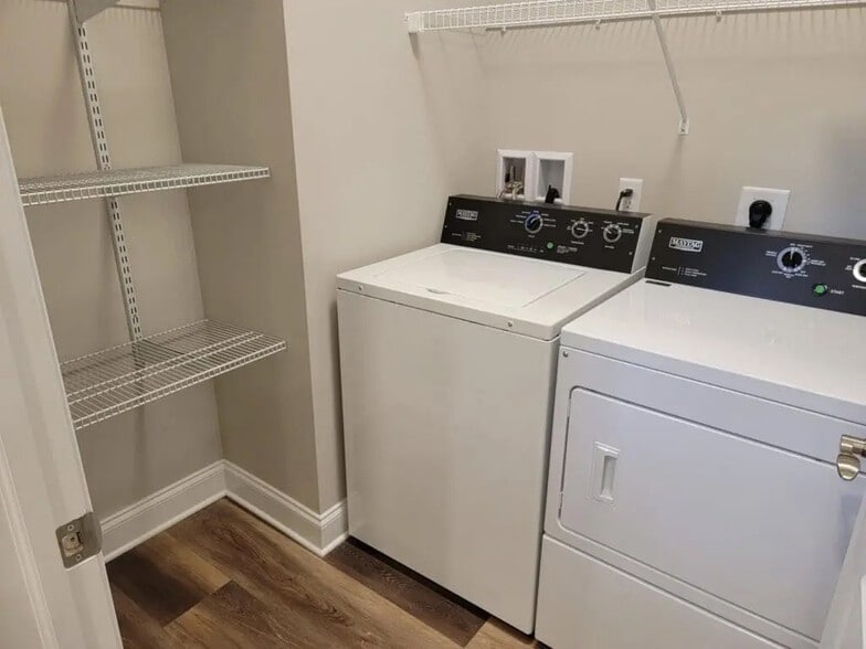 Building Photo - 605 White Chapel Rd