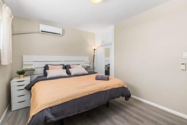 Building Photo - Modern Retreat with Spacious Yard & Cozy Interiors