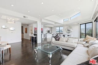 Building Photo - 121 Canon Dr