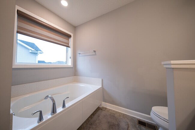 Building Photo - 4849 Stable View Dr