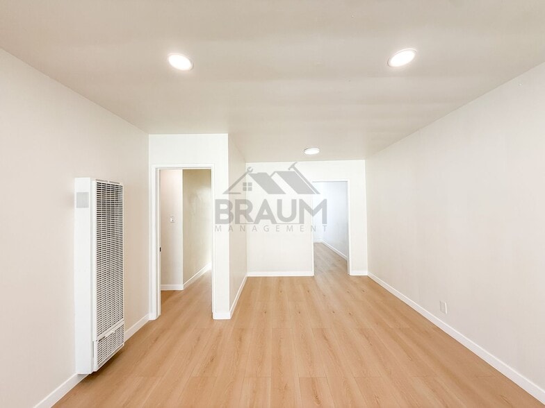 Building Photo - 7333 Woodman Ave