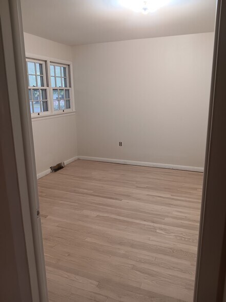 Building Photo - 4 Hemlock Dr