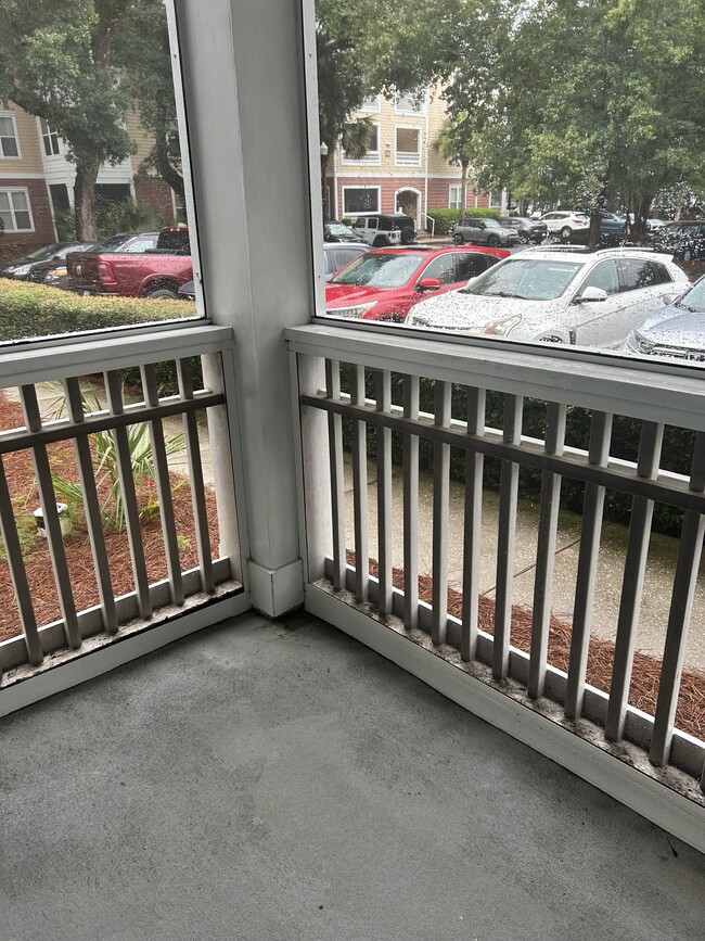 Screened in Porch - 400 Bucksley Ln