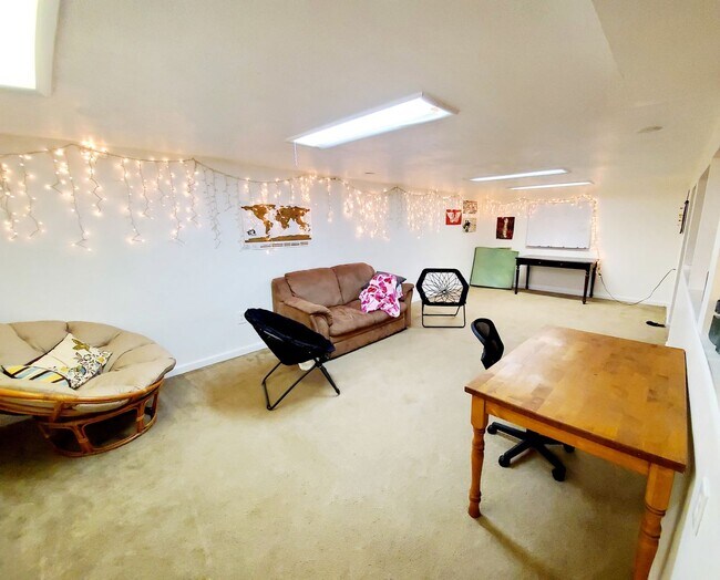 Building Photo - 910 Bungalow Ct