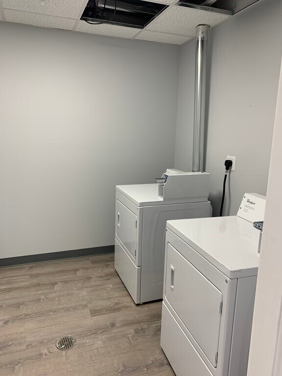 Building Photo - 599 Summer St