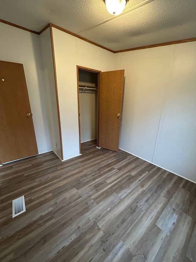 Building Photo - Coming Soon! 3 Bed 2 Bath Peaceful Country Home