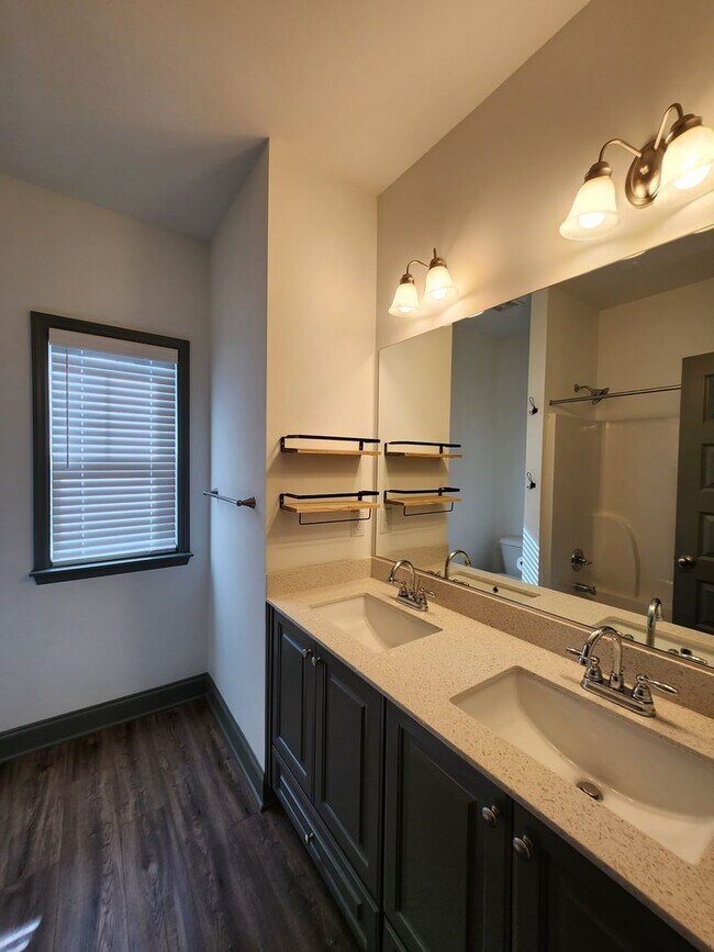 Building Photo - 5814 Whispering Pnes Wy