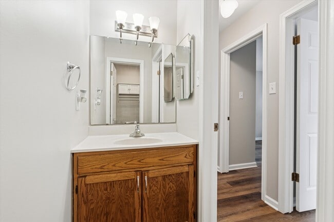 Building Photo - 214 Troon Ct