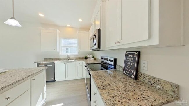 Building Photo - 2 bedroom in PENSACOLA FL 32501