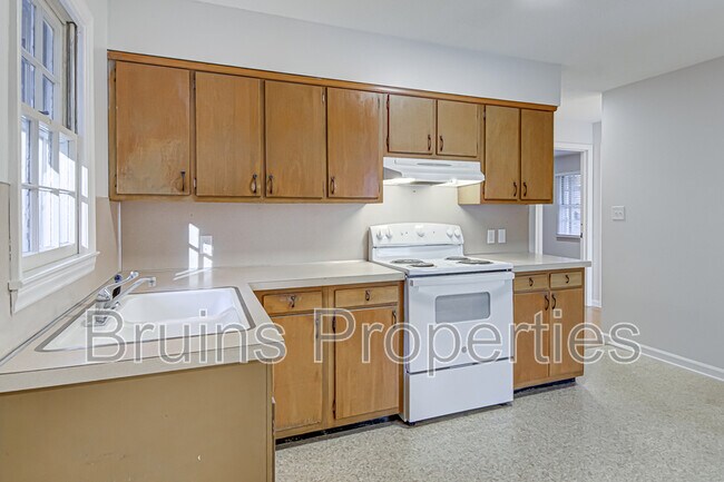 Building Photo - 805 Trenton St