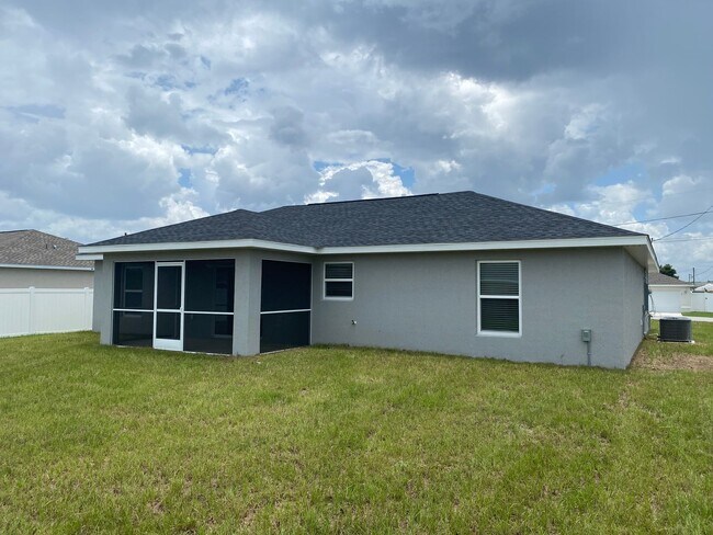 Building Photo - 13 Poplar Ln