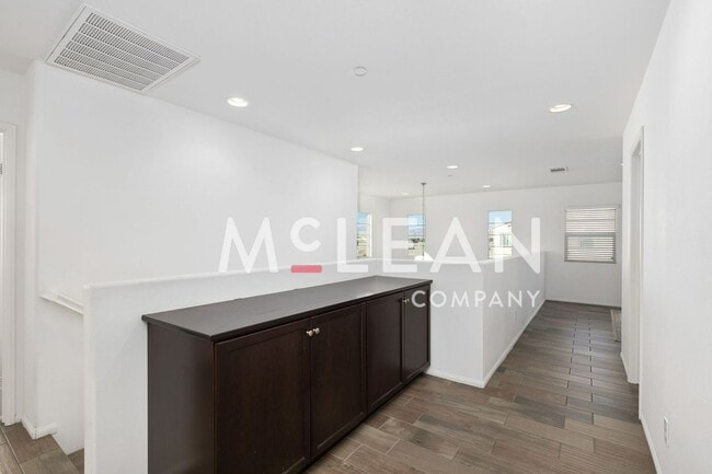 Building Photo - Gorgeous 2-Story 4-Bedroom Home with Loft ...