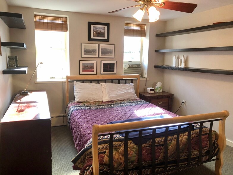 Master bedroom - 711 Clymer St