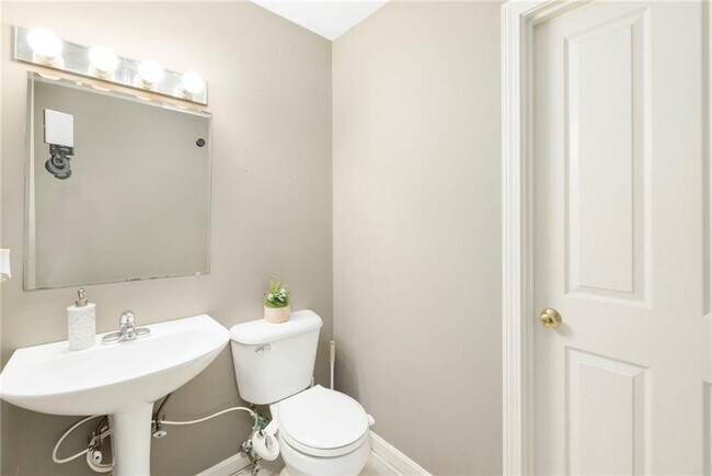 Building Photo - 42 Rollingwood Dr