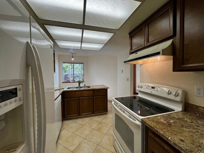 Building Photo - Charming Santa Cruz Townhouse: 3 Beds, 2.5...
