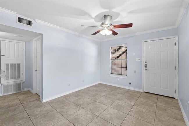 Building Photo - 407 E 45th St