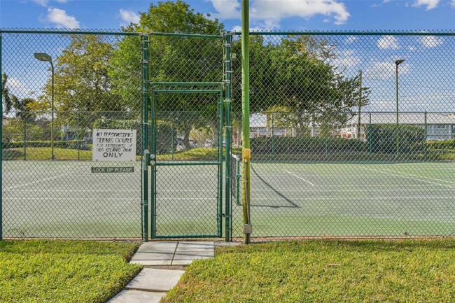 Building Photo - 1125 Pinellas Bayway S