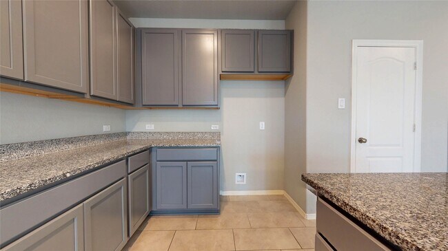 Building Photo - 24702 Crimson Pine Dr