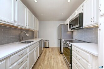 Building Photo - 105 Harbor Dr